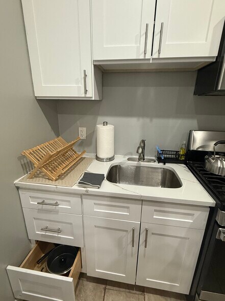 Building Photo - 72 Seymour Ave