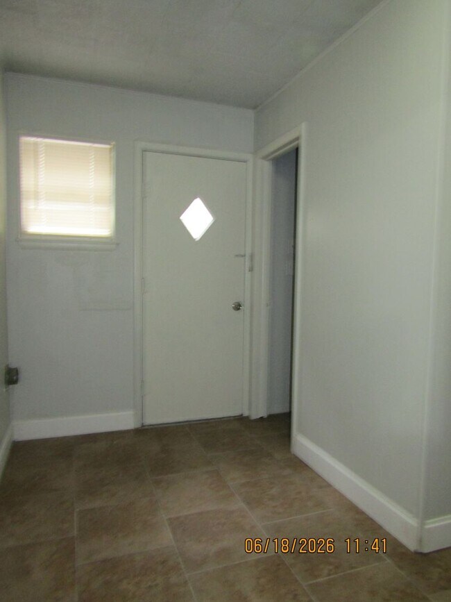 Building Photo - Freshly Painted/New Flooring home located closed to downtown Lawton/Ft. Sill