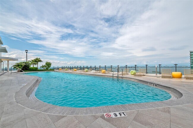 Building Photo - 501 NE 31st St