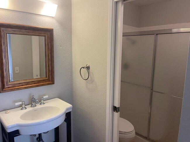 Building Photo - 2br/2ba condo with attached garage