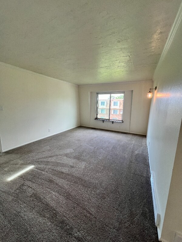 Building Photo - 4570 S 200 E