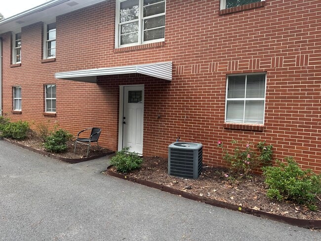 Building Photo - 891 Parkway Dr