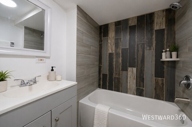 Building Photo - 6550 S Drexel Ave