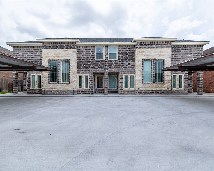 Building Photo - 1308 W Fig Ave
