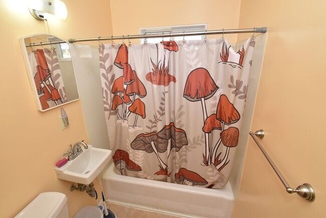 Building Photo - Mishawaka South West Near Park and local universities