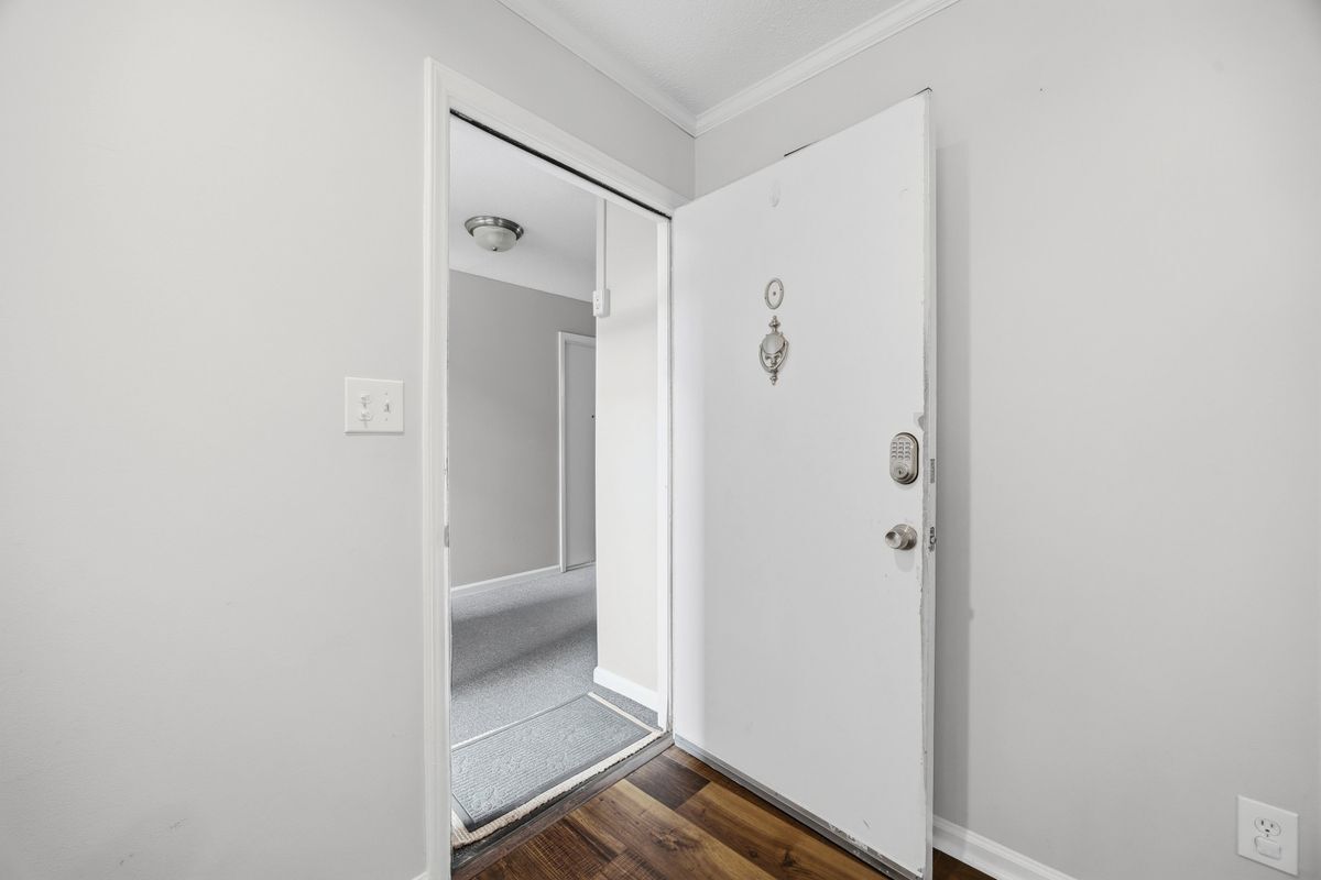 Building Photo - 4739 Hedgemore Dr