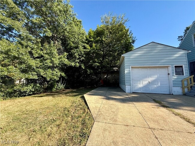 Building Photo - 1288 Hartford Ave