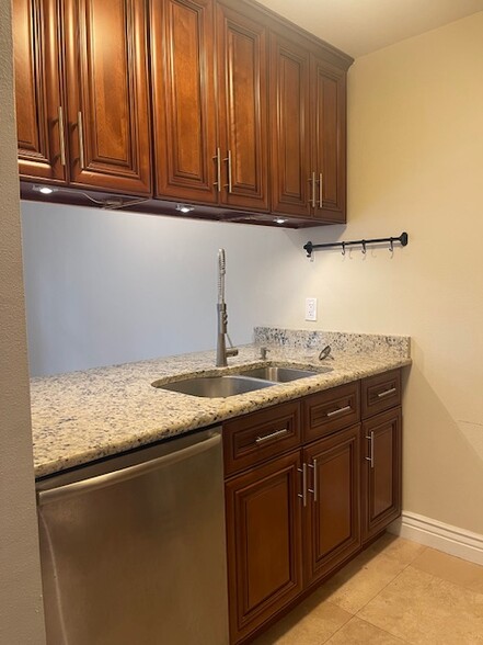 Kitchen - 14201 Shadow Moss Ln