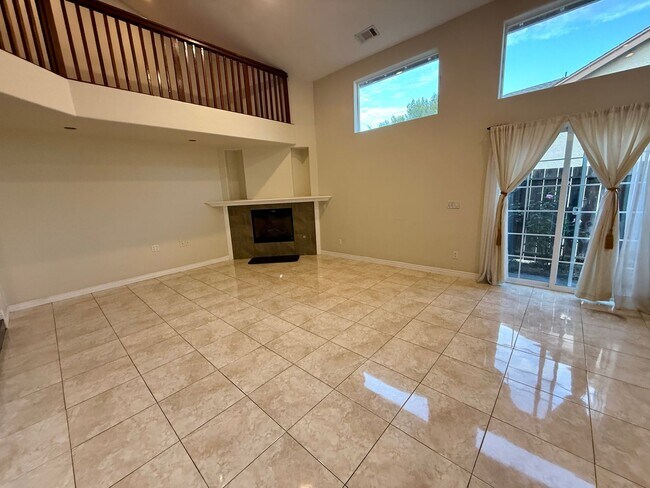 Building Photo - 9 Rooms  6 Bedroom 4 baths Granite Kitchen Executive Home For $5990