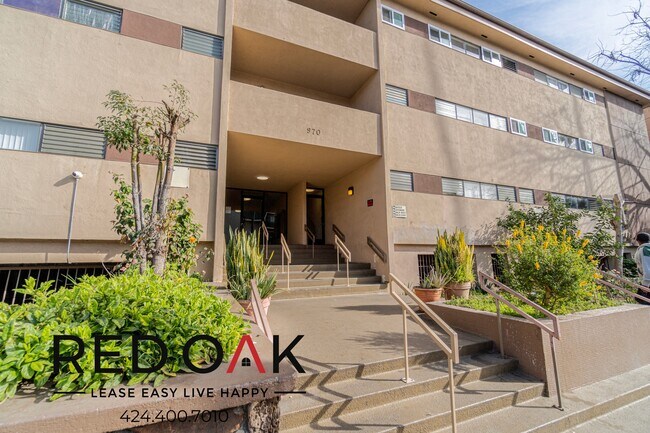Building Photo - 970 Menlo Ave