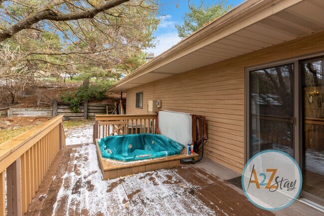 Building Photo - Executive Rental in North End Foothills