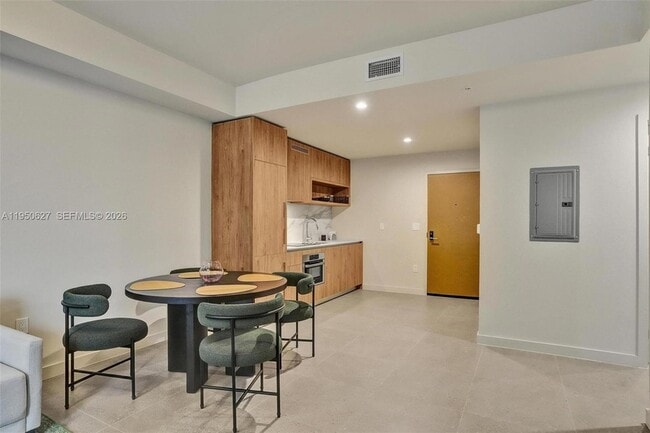 Building Photo - 11 NE 6th St