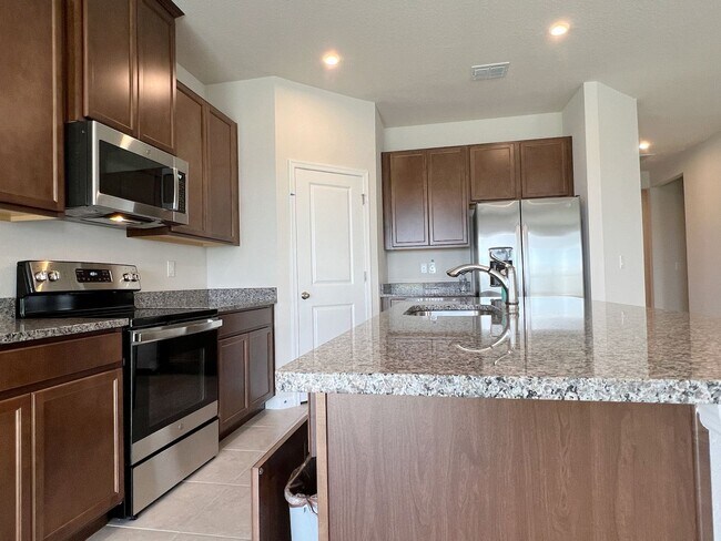 Building Photo - Awesome house for rent in St Cloud Area