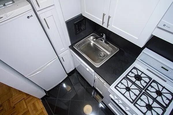 Building Photo - 320 E 23rd St