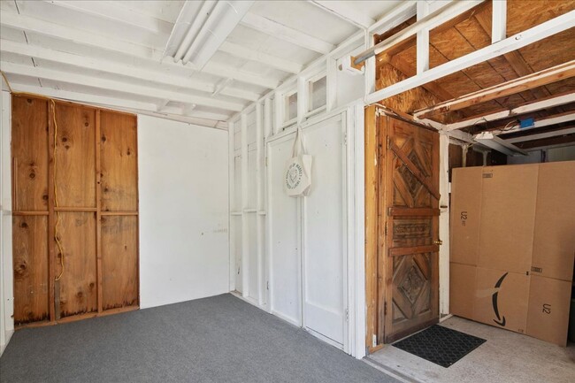 Building Photo - 2 Bedroom Cottage in the North End with to...