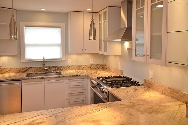 Building Photo - 1179 Oak Grove Ave