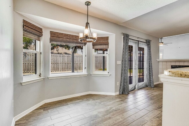 Building Photo - Welcome to your dream home! This stunning 4-bedroom, 3-bathroom residence is perfectly situated n...