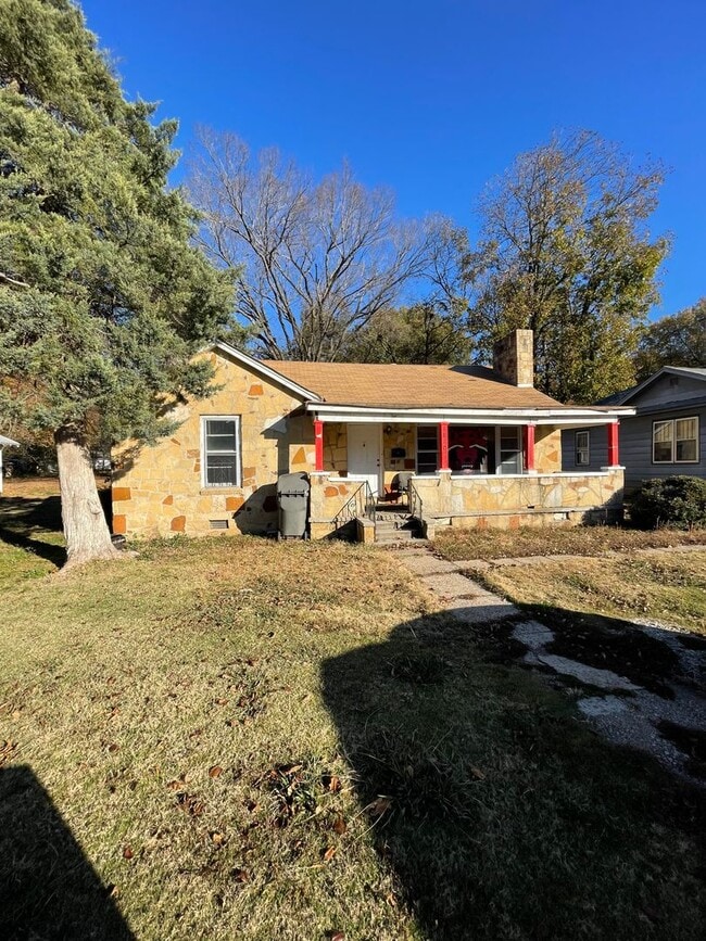 Primary Photo - 3 bedroom 2 bathroom house