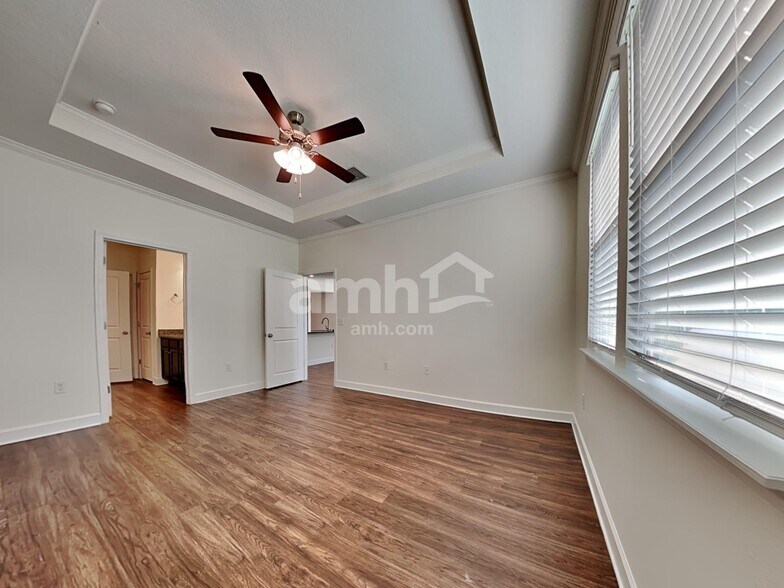 Building Photo - 11520 World Woods Ct