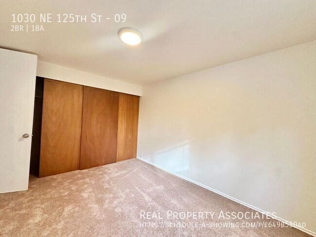 Building Photo - 1030 NE 125th St