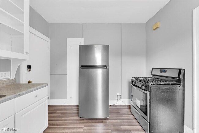 Building Photo - 3274 W 130th St