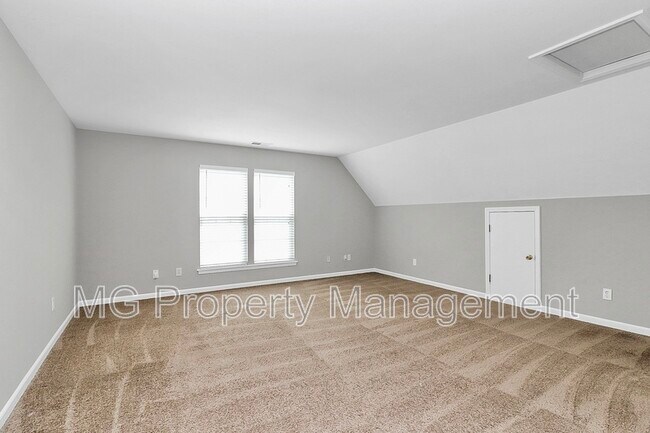 Building Photo - 14220 Riding Hill Ave