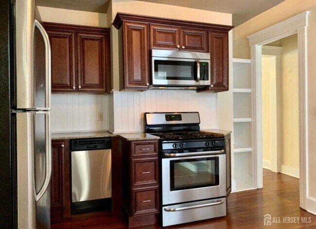 Building Photo - 40 Codington Pl