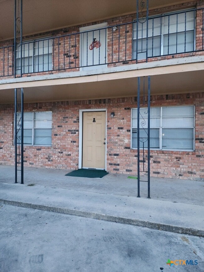 Building Photo - 309 Sunset Ln
