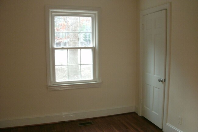 Building Photo - 1002 W Haven Blvd