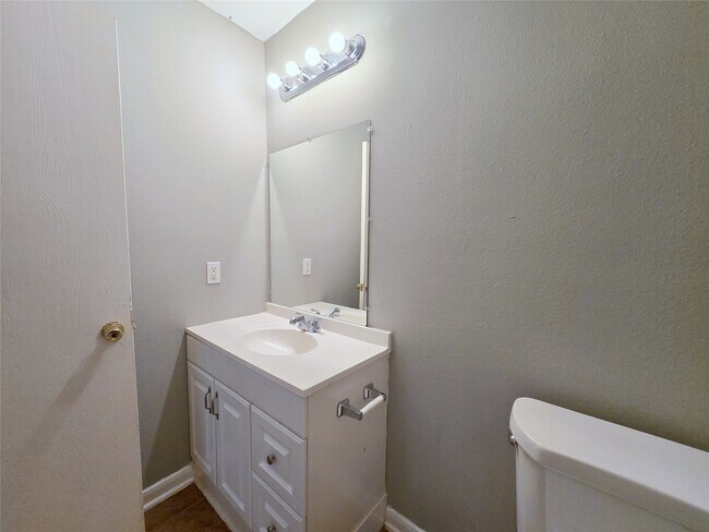 Building Photo - 811 Forest Hillside Ln