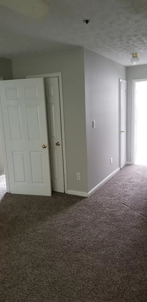Building Photo - Spacious 3BR Townhome, Total Electric