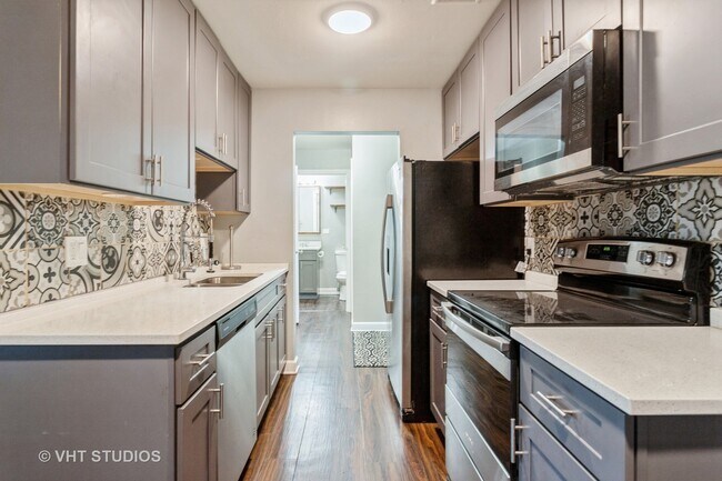 Building Photo - 7410 Brookdale Dr