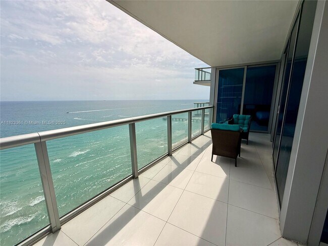 Building Photo - 17001 Collins Ave