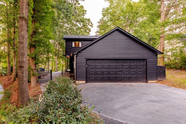 Building Photo - 745 Sagamore Dr