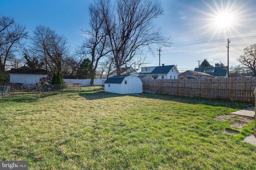 backyard - 5005 Apache St