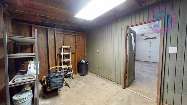 Building Photo - Desirable Sandy Neighborhood / Beautiful Single Level Ranch / Open Floor-Plan, Central Air