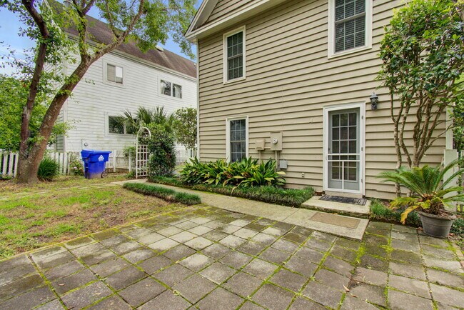 Building Photo - 978 Governors Rd