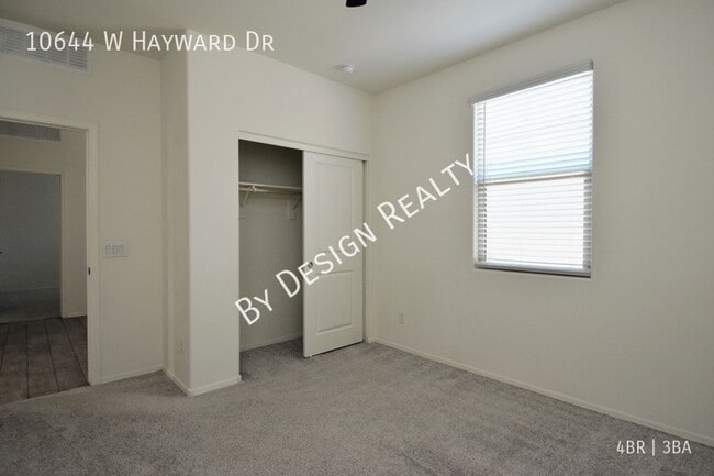 Building Photo - Like-New 4BR/3BA Corner Lot Home in Gladde...