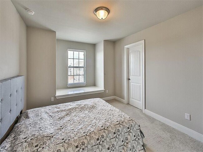 Building Photo - 15601 Cabrillo Way