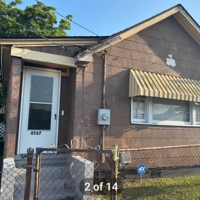 Primary Photo - 4587 Dorsey Ave