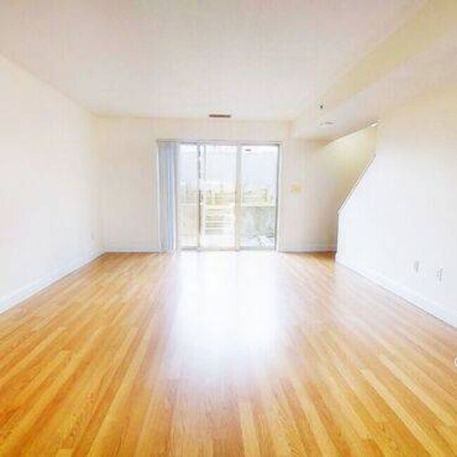 Building Photo - 3-Bed with AC & 1.5 Bath *Boston Landing * Top Floor * SEPT