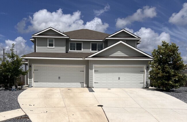 Building Photo - Luxury Duplex in Seguin (Navarro ISD)