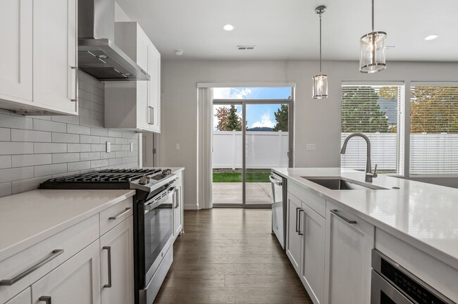 Building Photo - CDA Place Neighborhood- upgraded 3 bed 2 b...