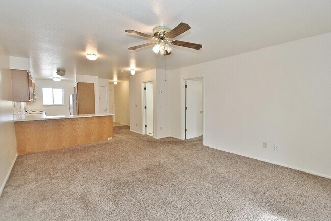 Primary Photo - 639 N Moffatt Ave