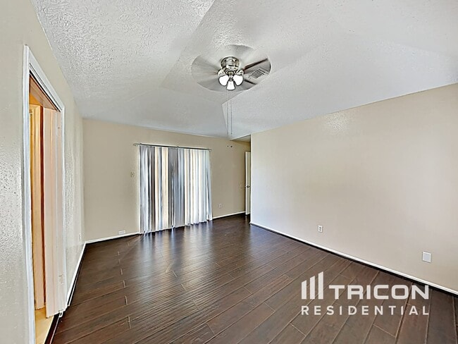 Building Photo - 24027 Leathergate Dr