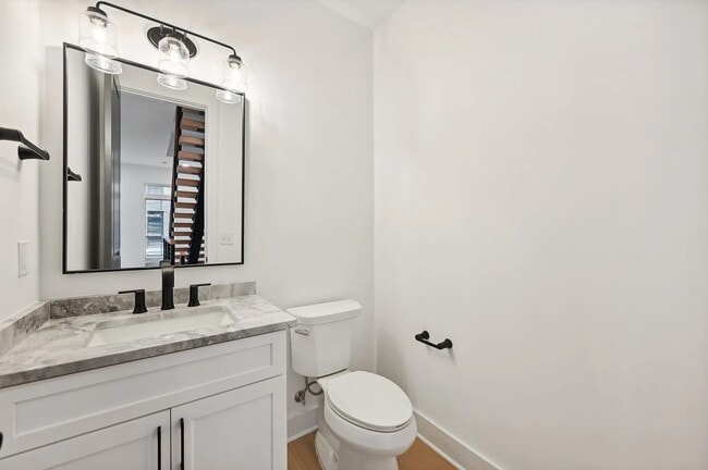 Building Photo - 526 Riverfront Ln