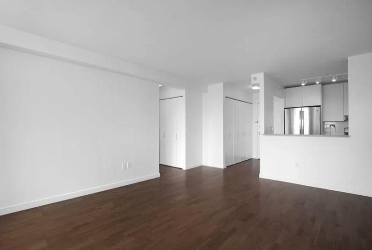 Building Photo - 420 W 42nd St