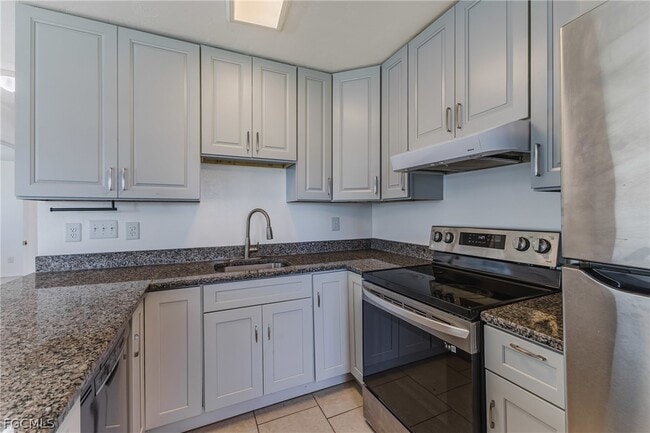 Building Photo - 16599 Davis Rd