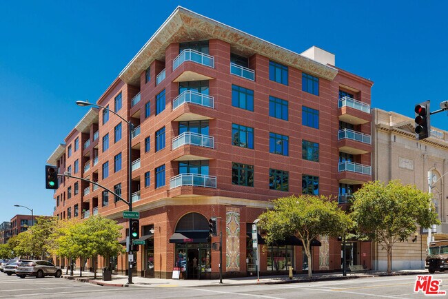 Building Photo - 125 N Raymond Ave