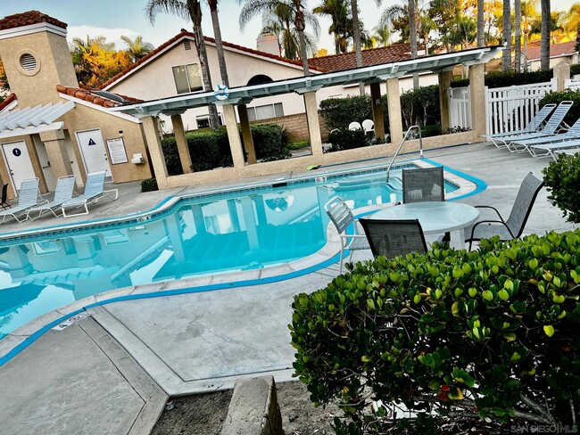 Building Photo - 1370 Montego Ct